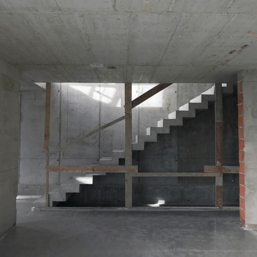 Escaleras edificio construcción